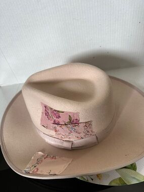 Wyeth Magnolia Rancher Hat in Mauve with Floral Patchwork - NWT
